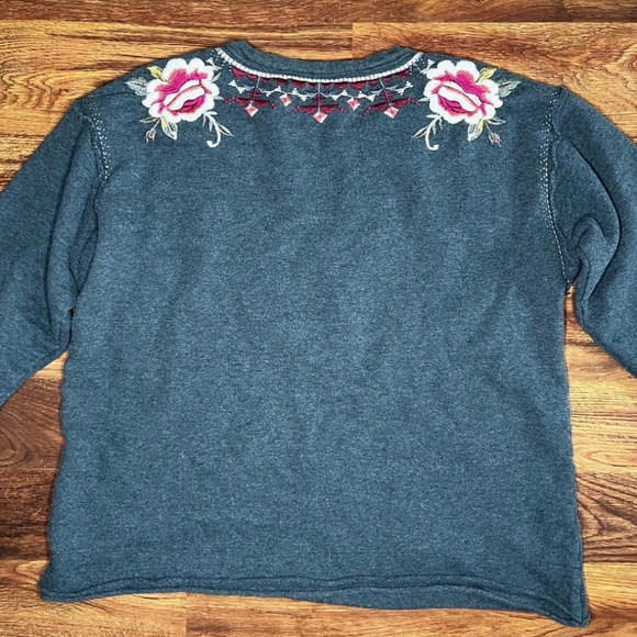 Johnny Was Issoria Pullover Sweatshirt Embroidered Floral Boho Petite Large - Picture 6 of 7